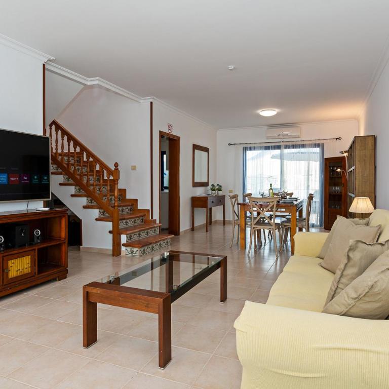 3BR Home - Private Heated Pool - Parking - Villa with Private Pool - 2
