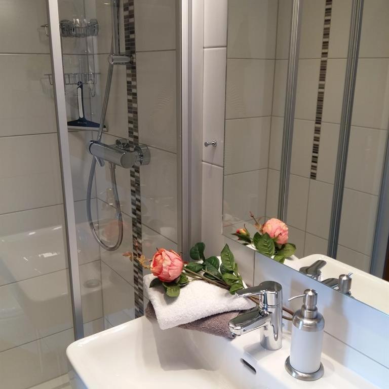 Haus Franz - Doppelzimmer mit Dusche - 5