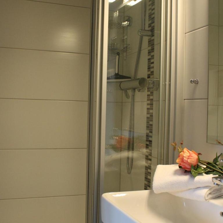 Haus Franz - Doppelzimmer mit Dusche - 7