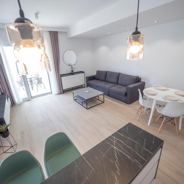 Modern Two Bedroom Apartment with Partial Sea View, Pool and Parking - Two-Bedroom Apartment - 22