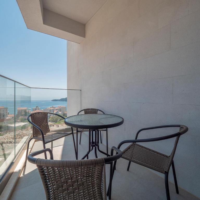 Modern Two Bedroom Apartment with Partial Sea View, Pool and Parking - Two-Bedroom Apartment - 7