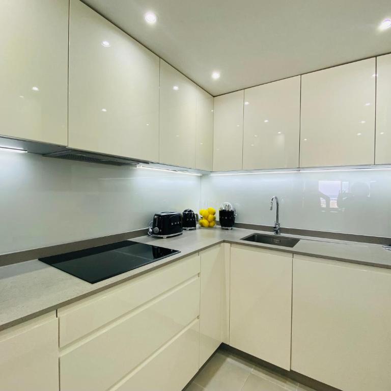 D9 Espectacular y moderno apartamento en primera línea - Estepona - Sinfonia del Mar - Apartamento de 2 dormitorios - 25