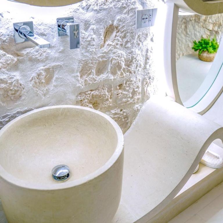 Vico Bianco Raro Smart Rooms Collection - Superior King Room - 6