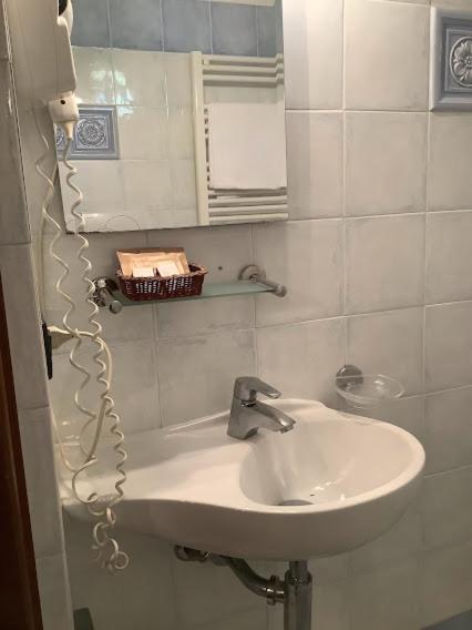 Hotel Savona - Camera Singola con Bagno Privato - 12