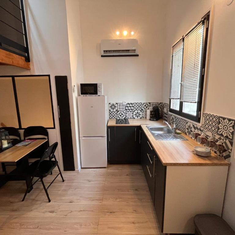 Grand studio contemporain avec mezzanine - One-Bedroom Apartment - 9