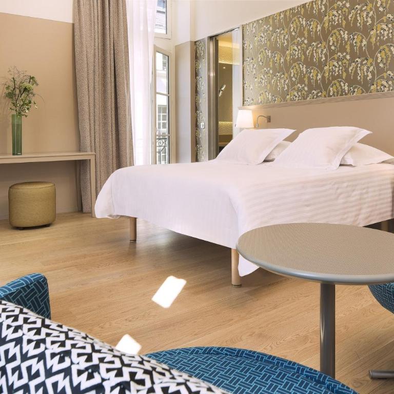 Oceania l'Hôtel de France Nantes - Hébergement Familial - 2 Chambres Communicantes - 2