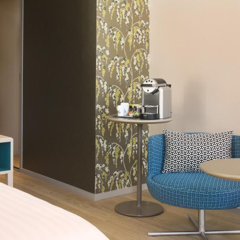 Oceania l'Hôtel de France Nantes - Hébergement Familial - 2 Chambres Communicantes - 1