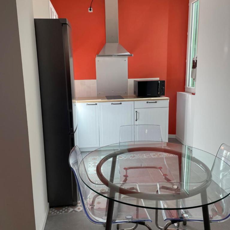 Escapade dans grand T2 de charme avec terrasse - Proche Gare et Centre ville - One-Bedroom Apartment - 16