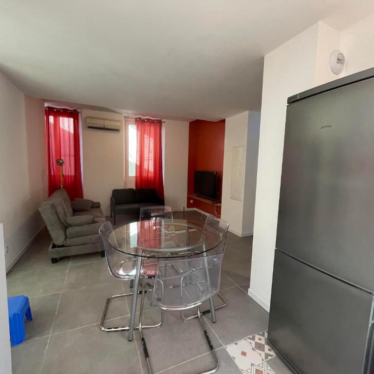 Escapade dans grand T2 de charme avec terrasse - Proche Gare et Centre ville - One-Bedroom Apartment - 17