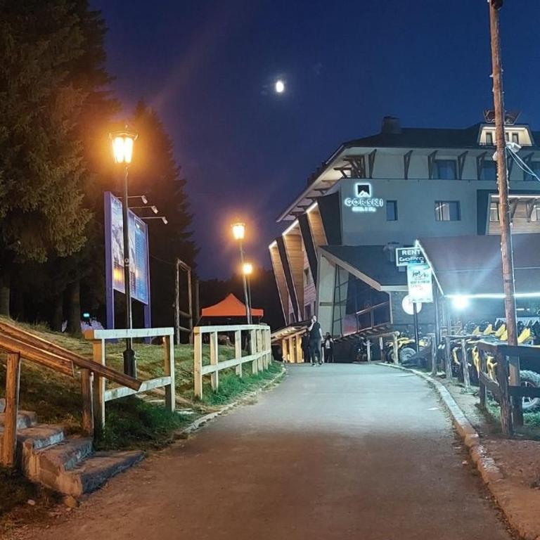 Čar30 Kraljevi čardaci - Standardni Studio - 53
