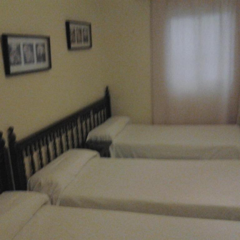 Hostal Sierpes - Habitación cuádruple - 1