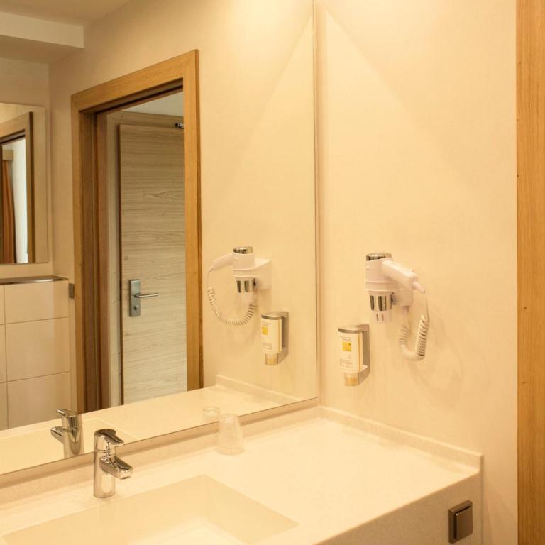 Alpenflair Hotel - Doppelzimmer - barrierefrei - 4