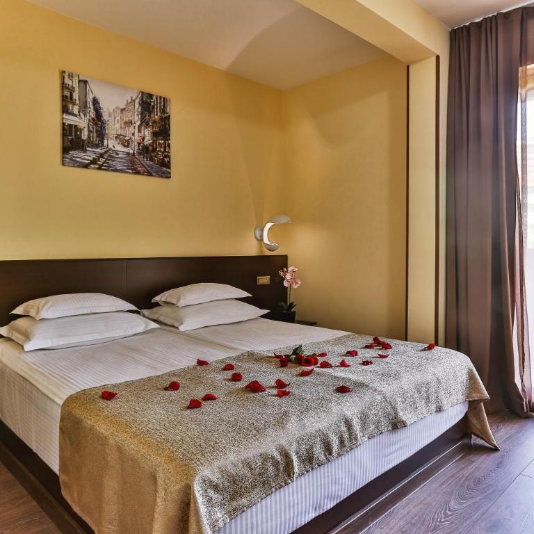 Hotel Premier - Superior Dvokrevetna Soba sa Bračnim Krevetom i Delimičnim Pogledom na More - 3