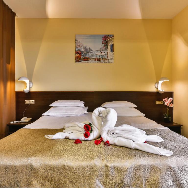 Hotel Premier - Superior Dvokrevetna Soba sa Bračnim Krevetom i Delimičnim Pogledom na More - 9