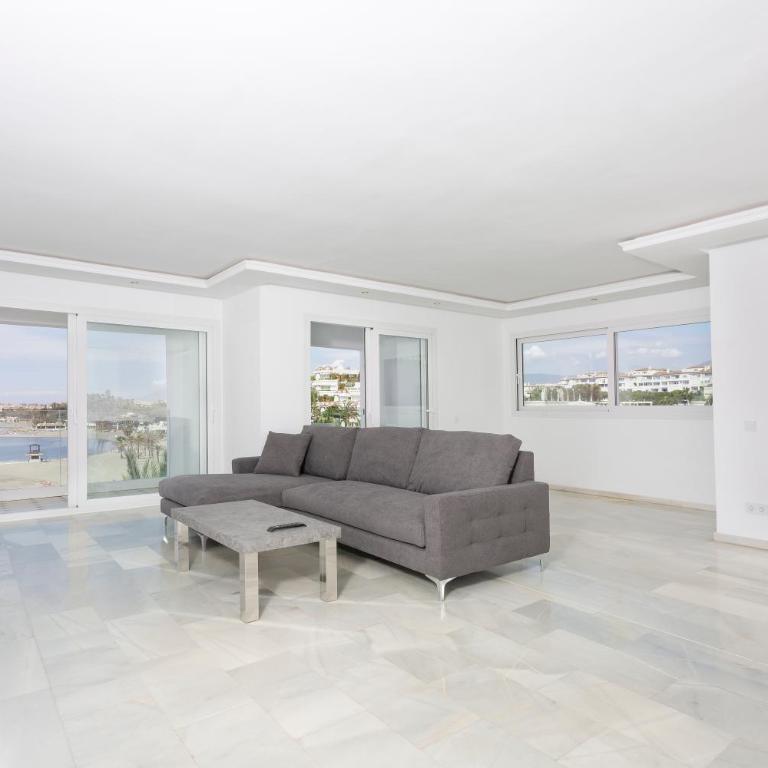 B51 Executive Flats Marbella - Apartamento Deluxe de 3 dormitorios con vistas al mar y bañera de hidromasaje - 13