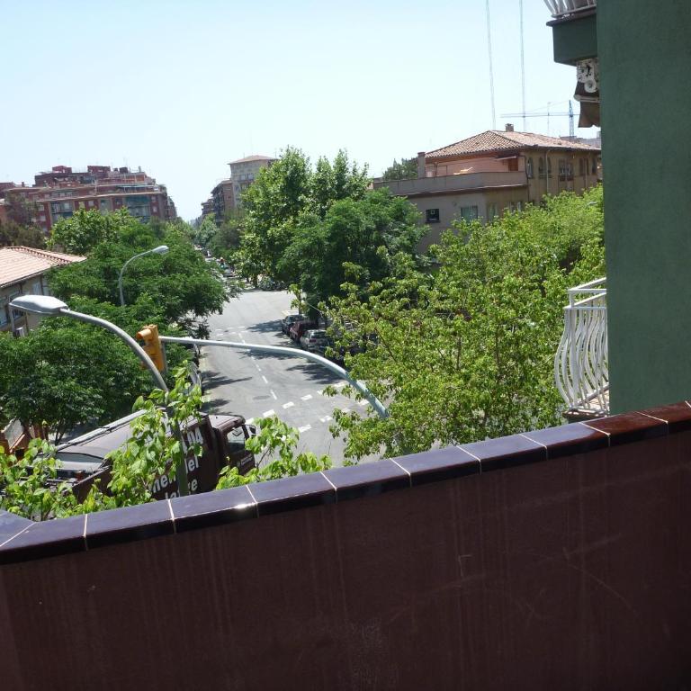 Apartment Sagrera - Three-Bedroom Apartment - 32