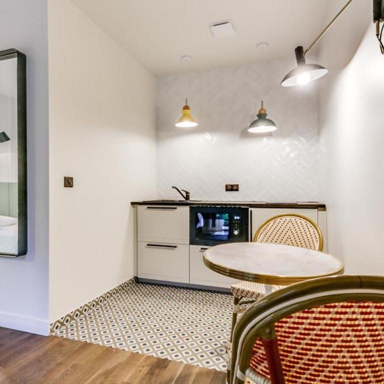 Le Vert Galant - Auberge Etchegorry - Chambre Double Confort avec Kitchenette - 3