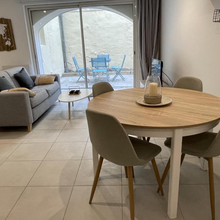 Appartement climatisé avec cour en centre ville - Appartement - 2
