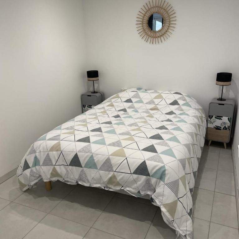 Appartement climatisé avec cour en centre ville - Appartement - 6
