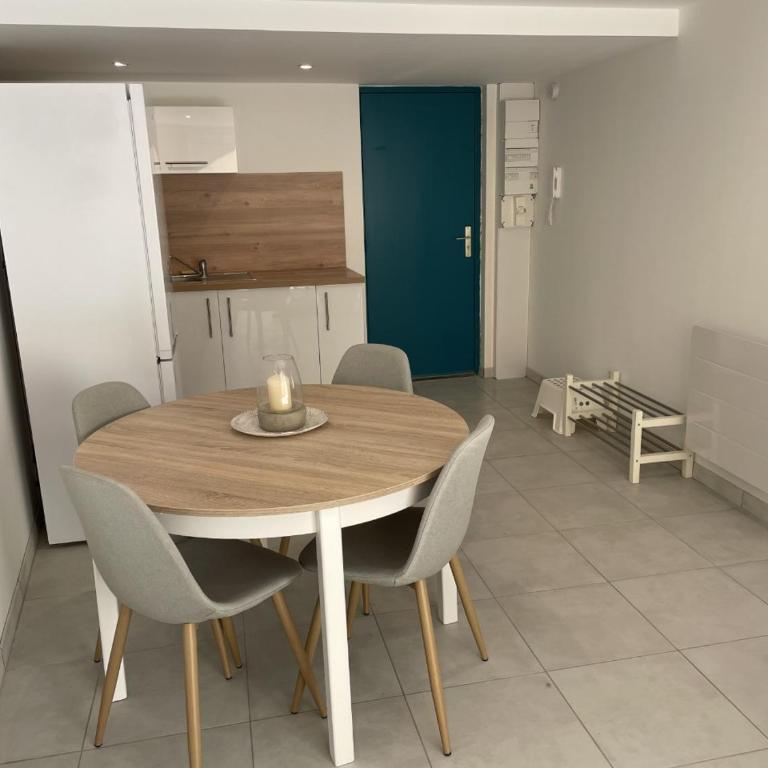 Appartement climatisé avec cour en centre ville - Appartement - 7