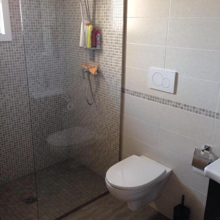 "SUPER" a Torre Lapillo al primo piano a 50 dal centro a 150 mt dalla spiaggia , disponibile NAVETTA per l'aereoporto GRATUITA - Appartamento - Piano Terra - 18