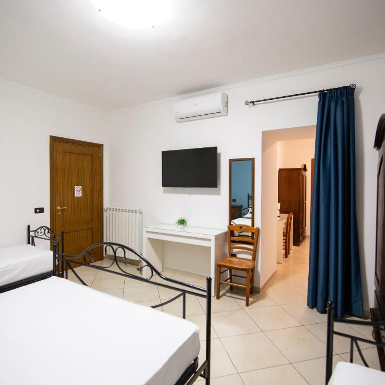 Pompei Luxury Rooms - Camera Familiare - 2