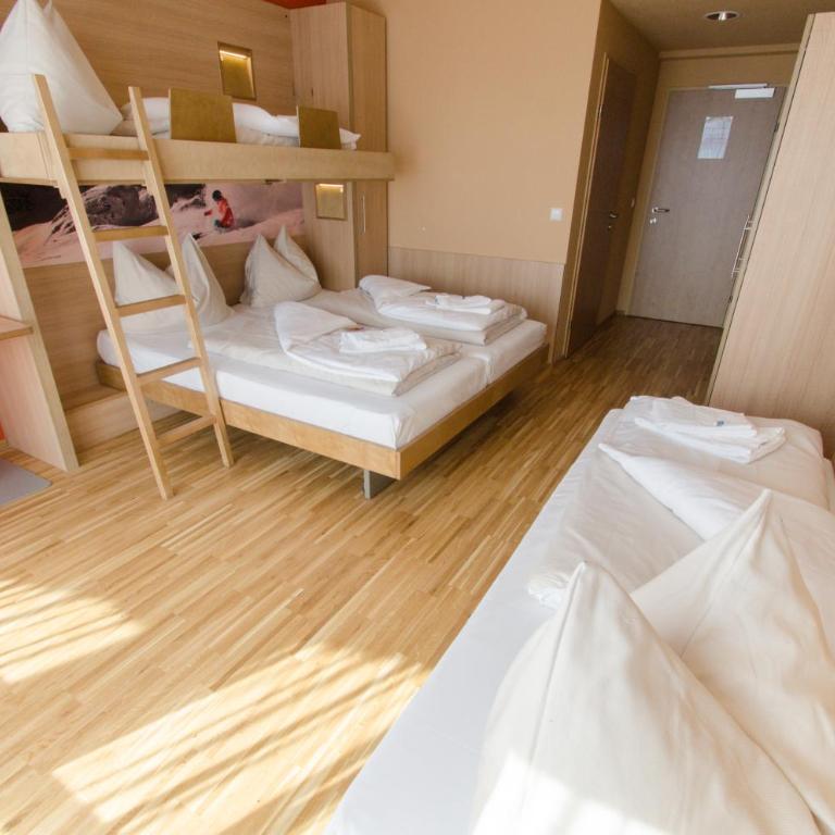 JUFA Hotel Altenmarkt-Zauchensee - Superior Vierbettzimmer - 5