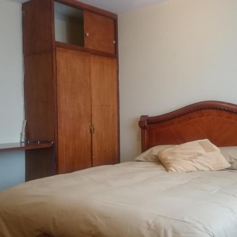 The Quito Guest House with Yellow Balconies for Travellers - Suite de 3 dormitorios - 13