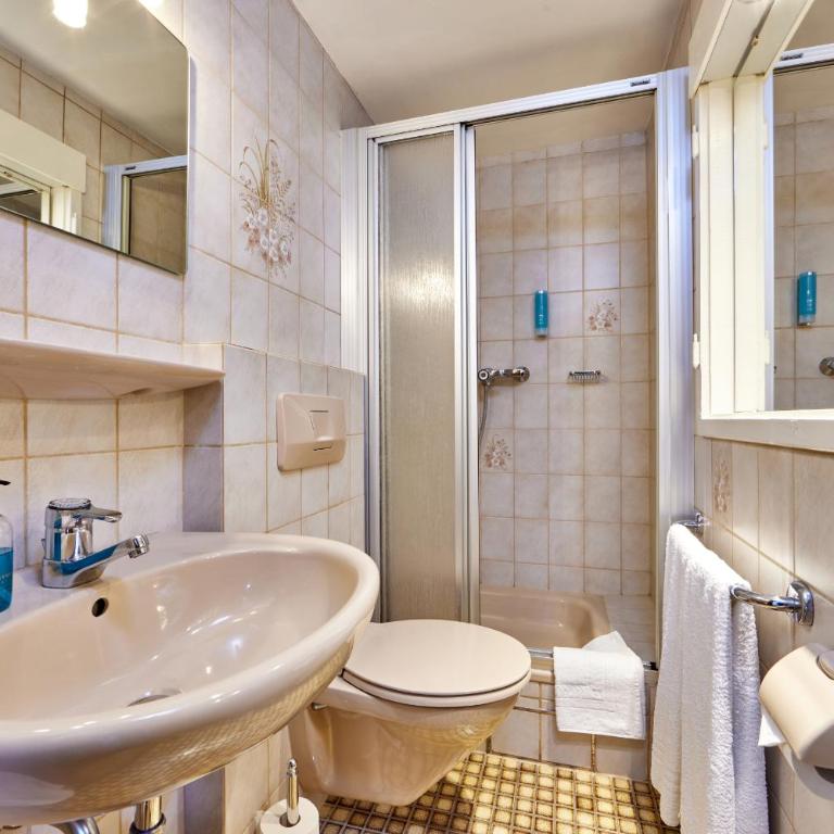 Gästehaus Angela - Doppelzimmer mit Balkon - 1