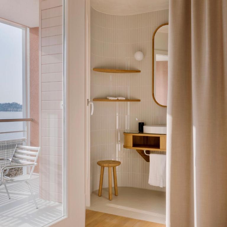 HERMITAGE Lake Lucerne - Beach Club & Lifestyle Hotel - Design-Zimmer mit Balkon und Seeblick - 5