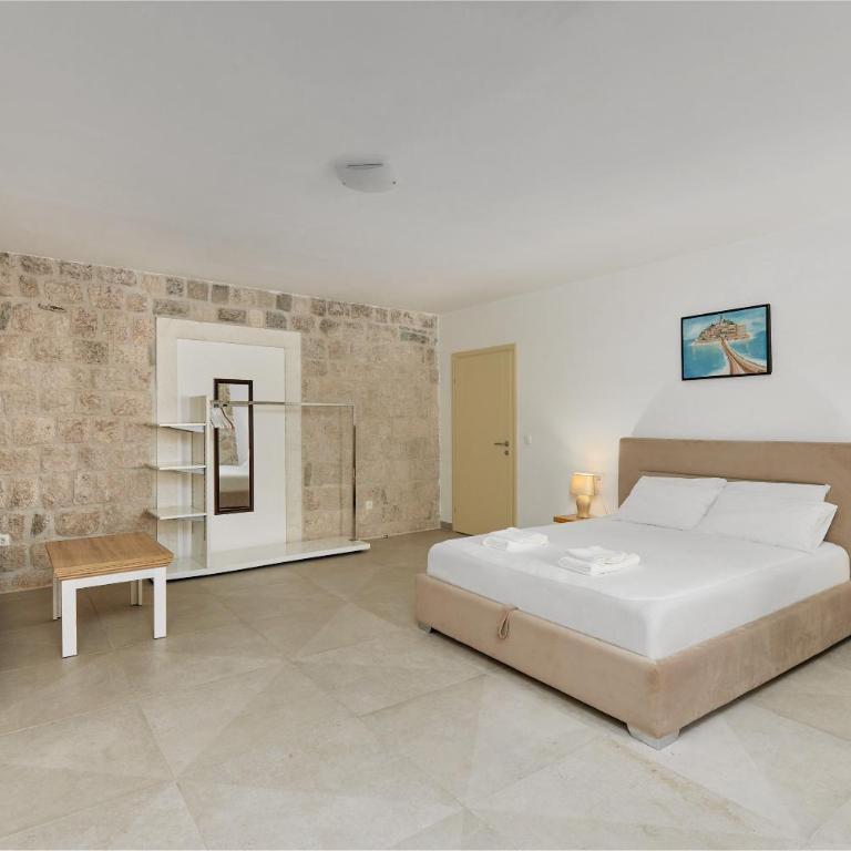 Stone House 264 Beachfront Villa with Private Beach - Villa - 35