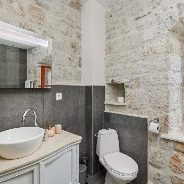 Stone House 264 Beachfront Villa with Private Beach - Villa - 29