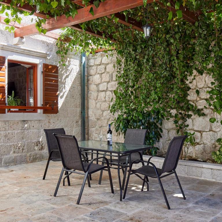 Stone House 264 Beachfront Villa with Private Beach - Villa - 5