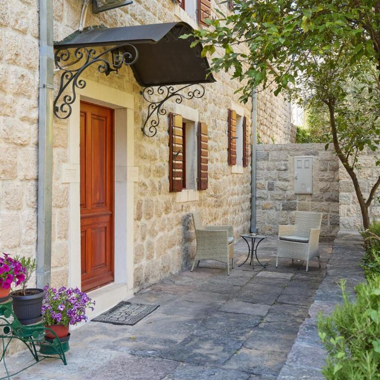 Stone House 264 Beachfront Villa with Private Beach - Villa - 51