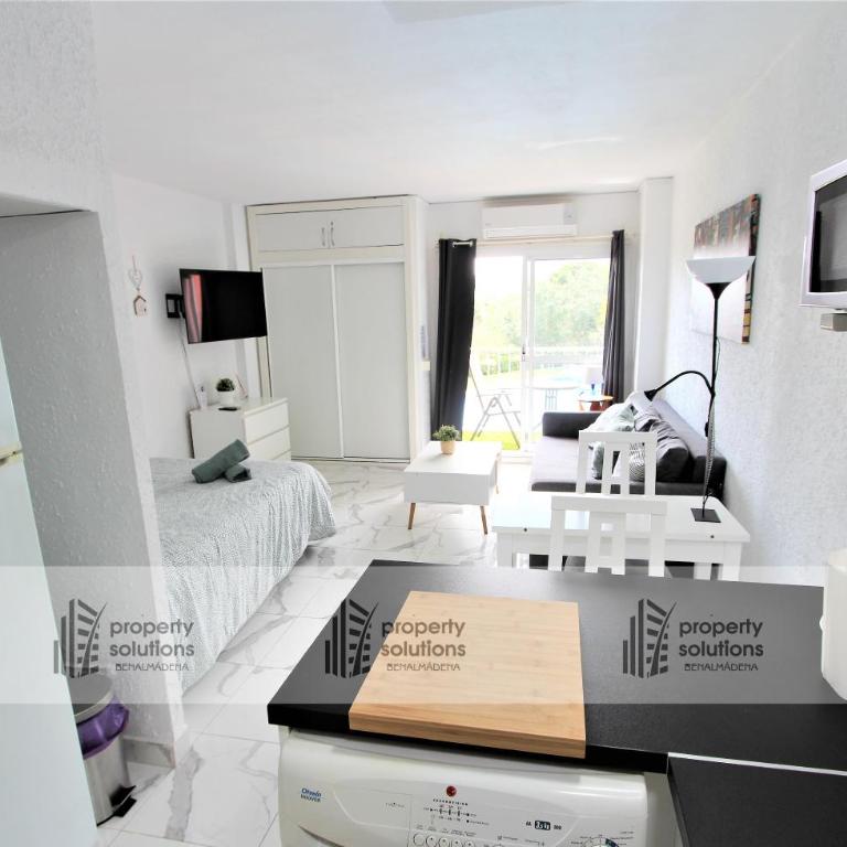 127 Júpiter estudio. Vista al jardín y la piscina. - Estudio - 13