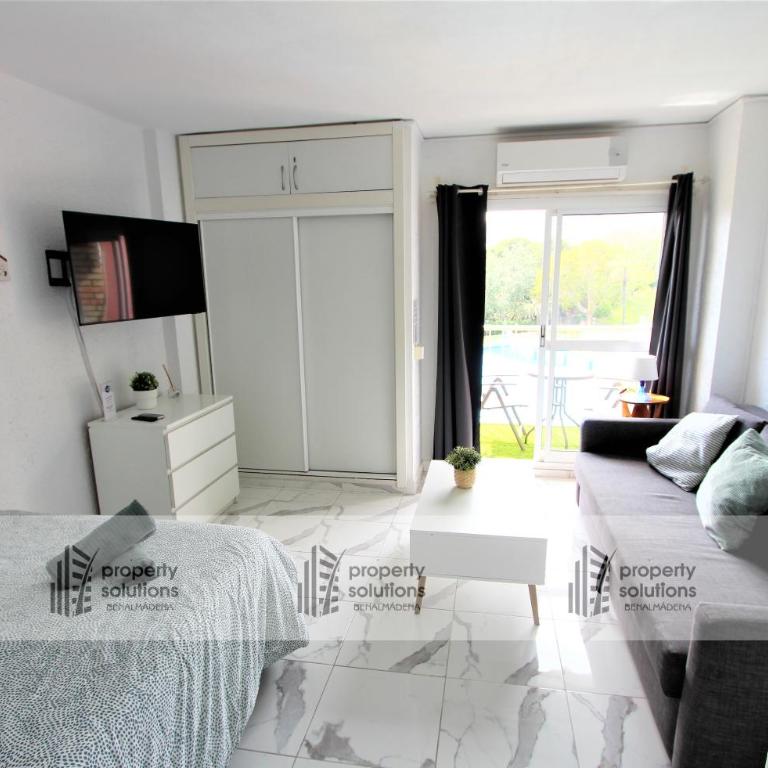 127 Júpiter estudio. Vista al jardín y la piscina. - Estudio - 9