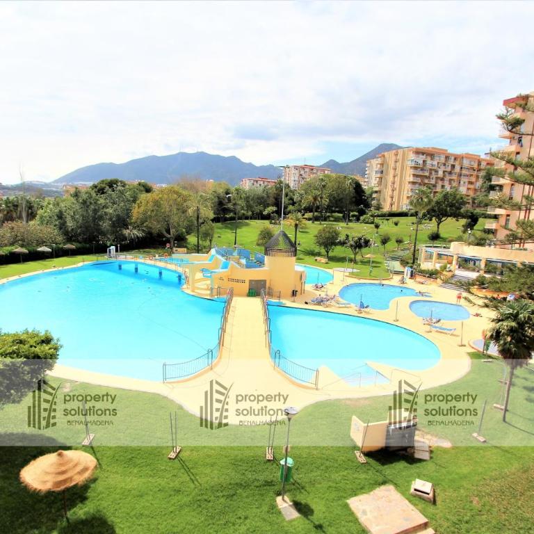 127 Júpiter estudio. Vista al jardín y la piscina. - Estudio - 2