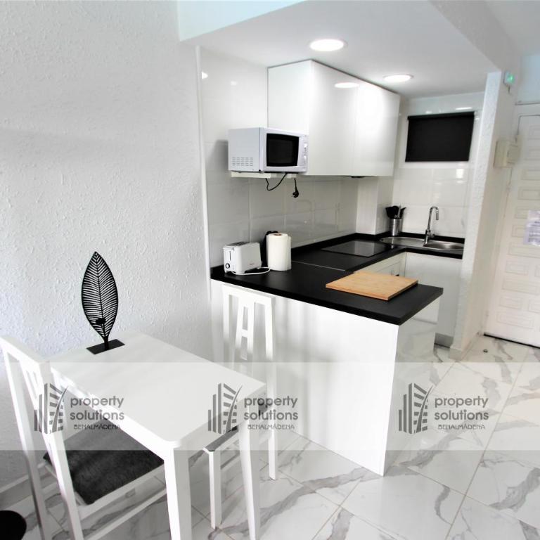 127 Júpiter estudio. Vista al jardín y la piscina. - Estudio - 14