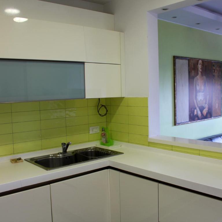 White Tuxedo Apartment - One-Bedroom Apartment - 9