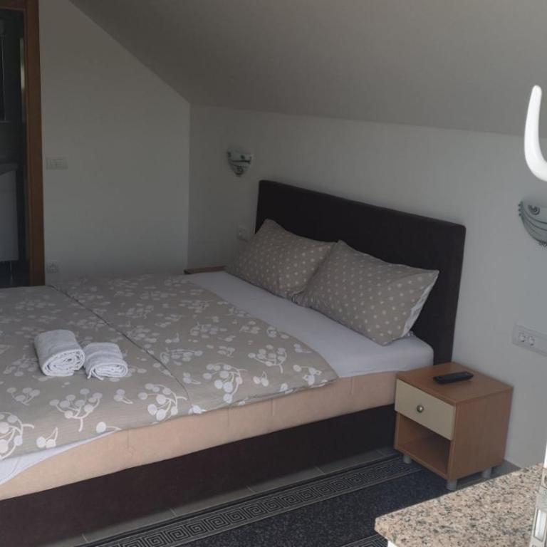 SOBE ROOMS GAVRILO - Dvokrevetna Soba sa Bračnim Krevetom i Sopstvenim Kupatilom - 6