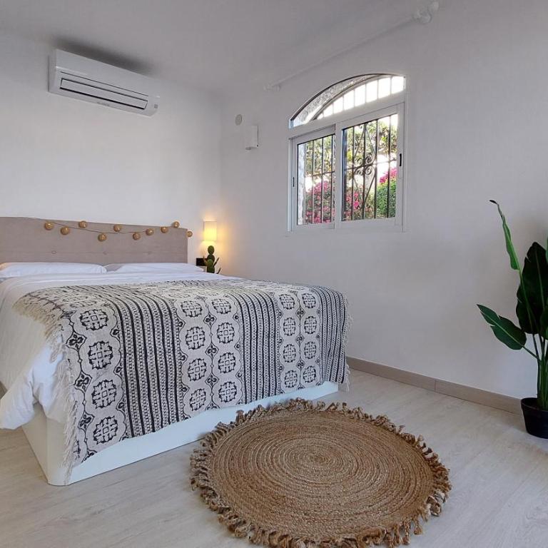 New Boho Home with Balcony, Private Garden and Communal Pool - Casa de 2 dormitorios - 4