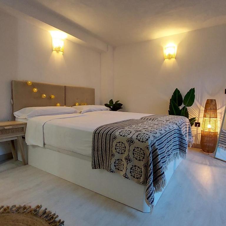 New Boho Home with Balcony, Private Garden and Communal Pool - Casa de 2 dormitorios - 8