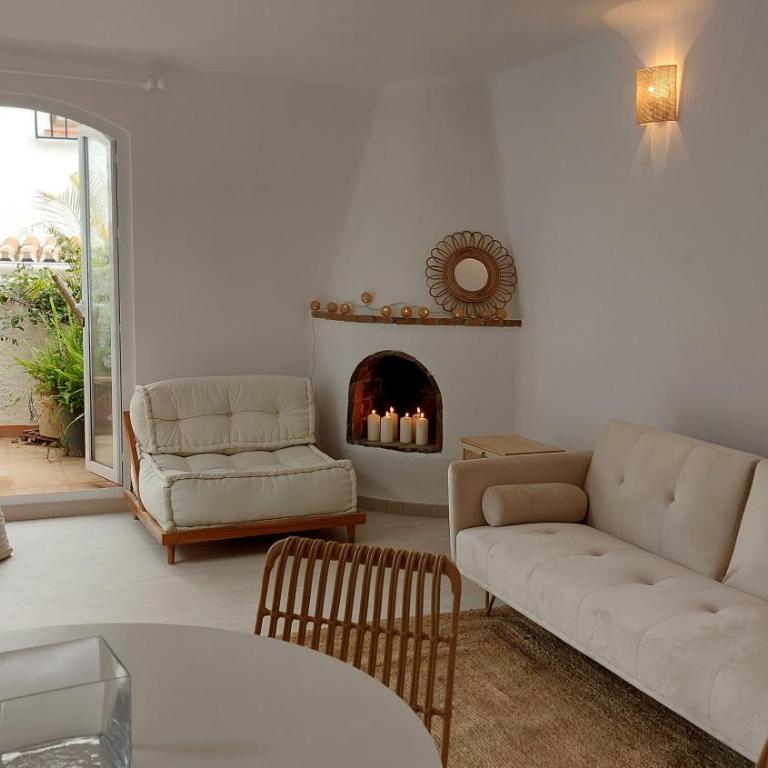 New Boho Home with Balcony, Private Garden and Communal Pool - Casa de 2 dormitorios - 1