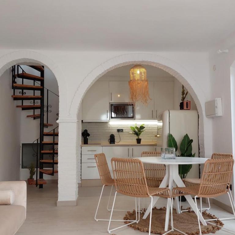 New Boho Home with Balcony, Private Garden and Communal Pool - Casa de 2 dormitorios - 13