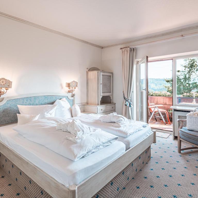 Mittelburg Wellnesshotel - Doppelzimmer mit Bergblick - 4
