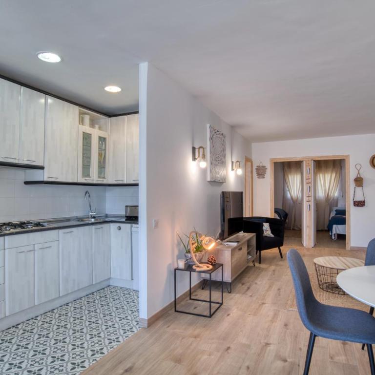 Kaminias III Apartament reformat per 4 persones a Politur a 10 minuts a peu de la Cala Rovira - Apartamento de 2 dormitorios - 2