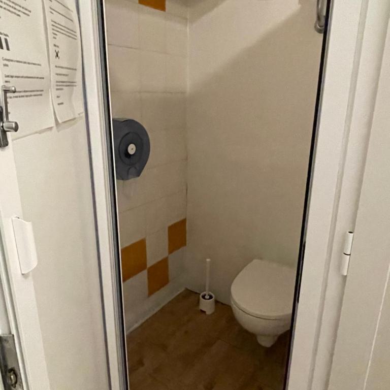 Hostel Brikette - Posto Letto in Dormitorio Misto con 8 Letti - 5