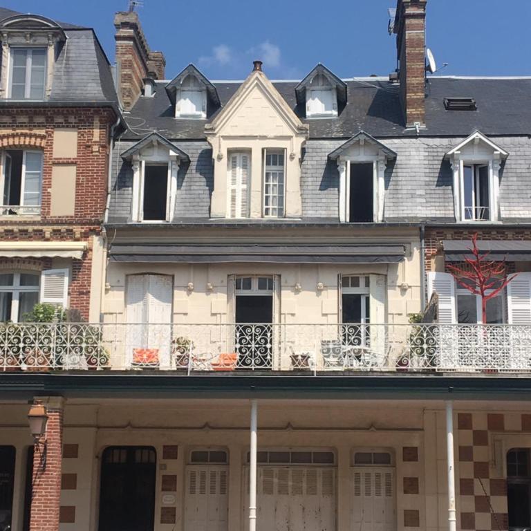 À deux pas du casino et de la plage Spacieux 2 pièces - Appartement 1 Chambre - 3