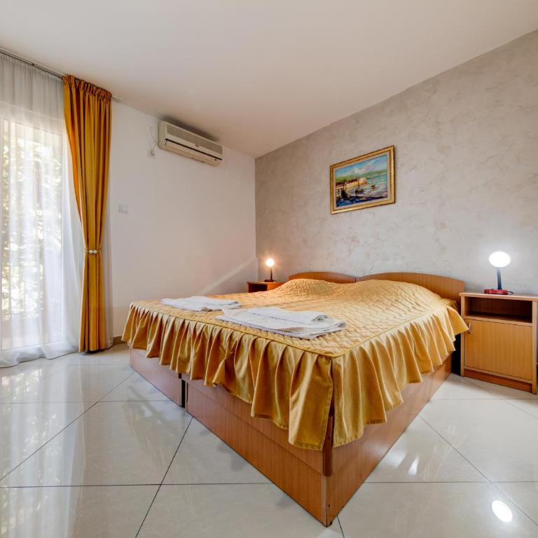 Garni Hotel S Coast - Trokrevetna Soba - 3