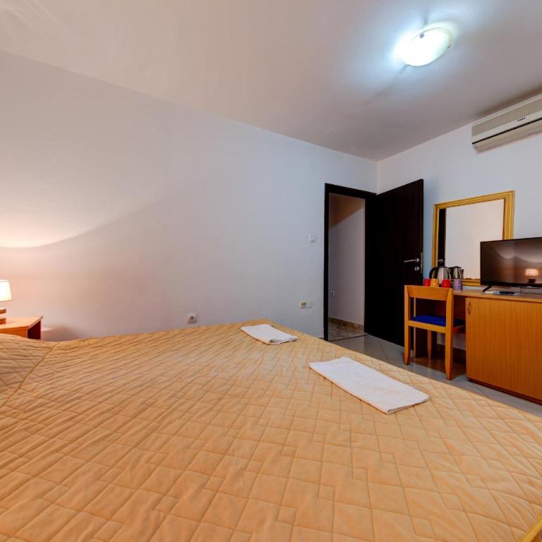 Garni Hotel S Coast - Porodična Soba - 5